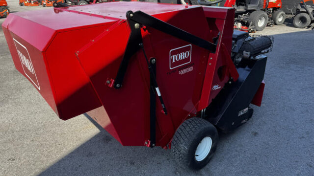 Toro-Turf-Sweeper-4800-7-800×600-1