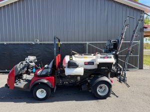 2005 Toro 3300D with 200 Gallon Sprayer