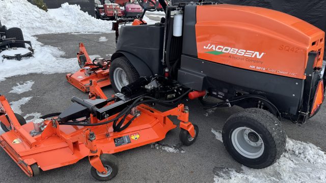 Jacobsen-9016-Rotary-Mower-5.jpeg.90790becee09ff11d47f3dcd8fa1d088.jpeg