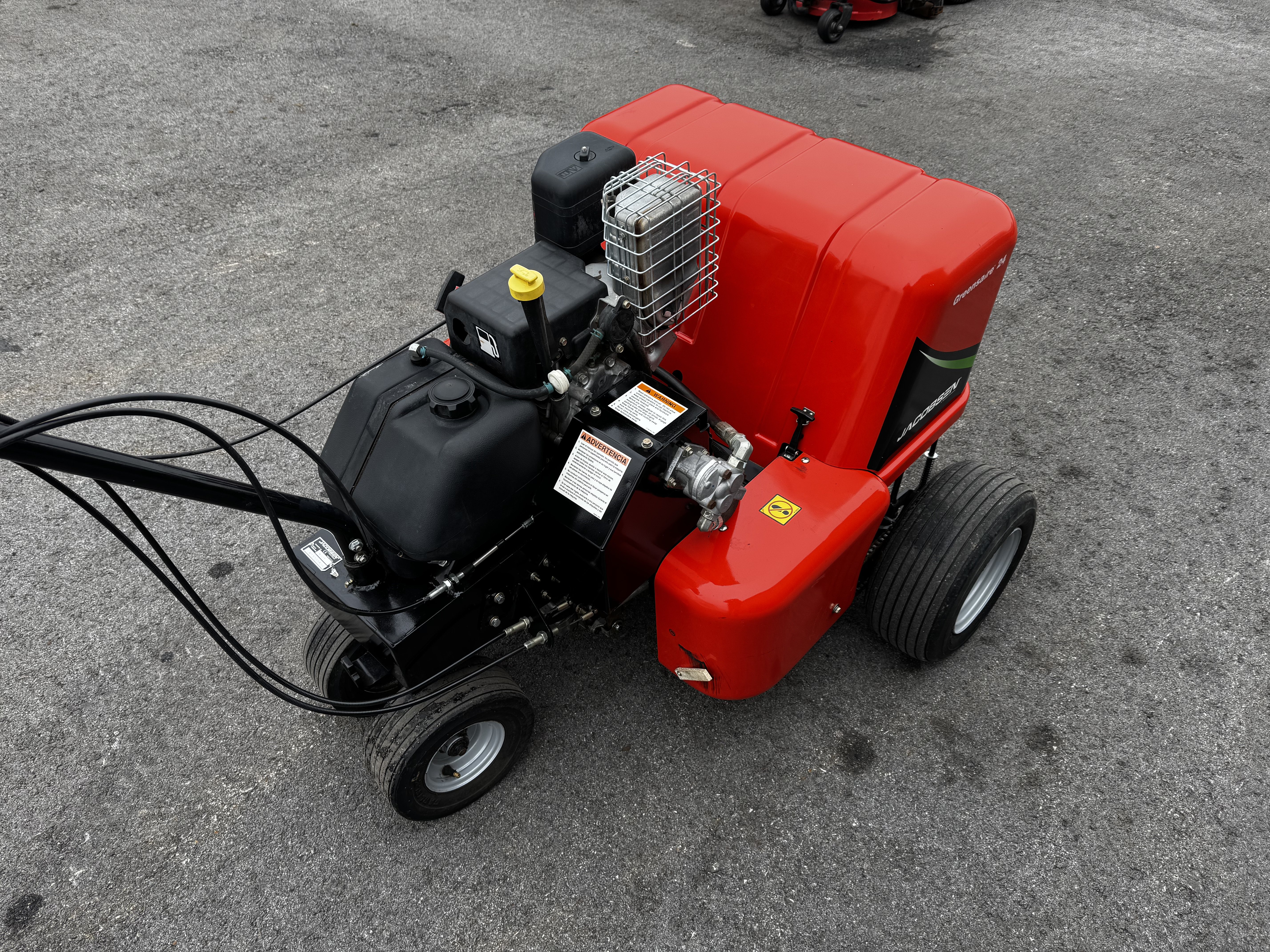 Jacobsen-Greensaire-24-GA24-Walk-Behind-Aerator-2.jpg.4f8ebaa9327f0256c36673c684f812ee.jpg