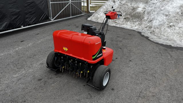 Jacobsen-Greensaire-24-GA24-Walk-Behind-Aerator-2.jpg.c5cd71cc882ed36f5708f0810fe3e92e.jpg