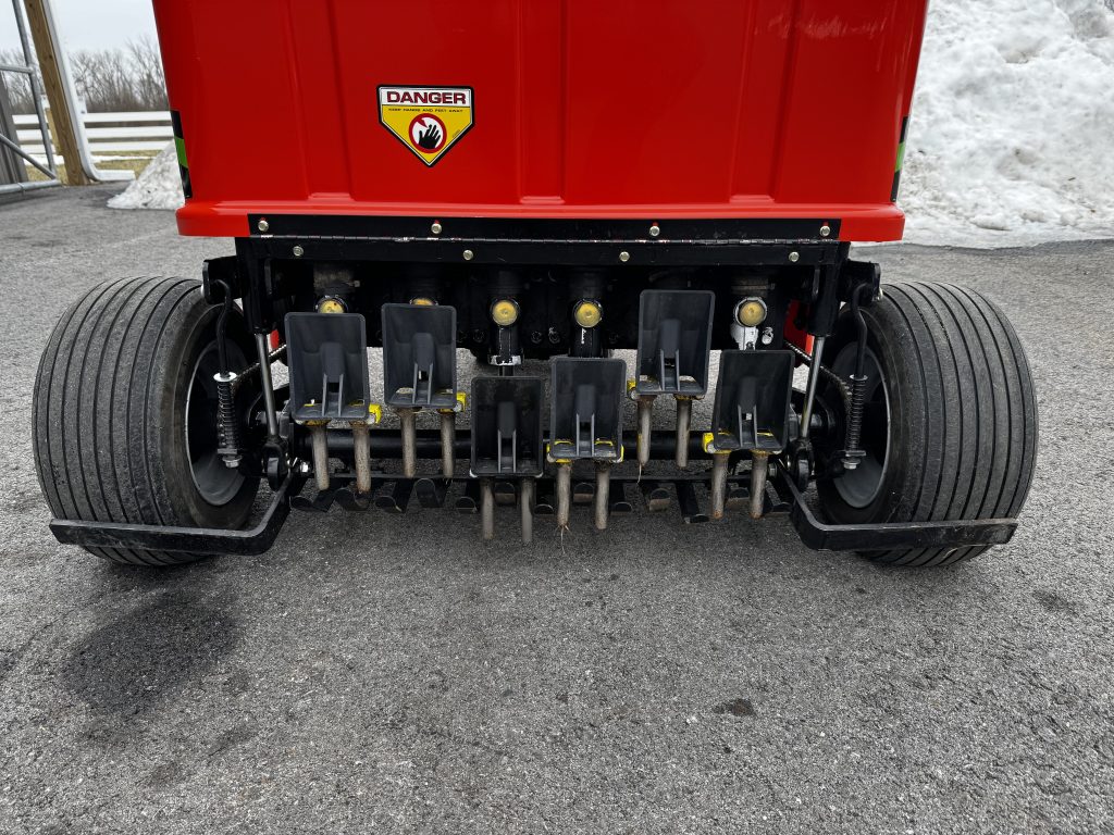 Jacobsen-Greensaire-24-GA24-Walk-Behind-Aerator-4.jpg.a8332e04be7a95978b37e5cacfb37363.jpg