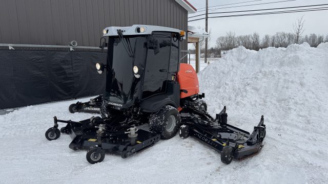 Jacobsen-HR800-Cab-Rotary-Mower-3.jpeg.8092004f3752201da27d9b7d3b195cb1.jpeg