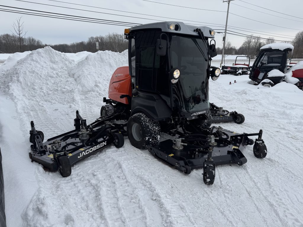 Jacobsen-HR800-Cab-Rotary-Mower-5.jpeg.50941c934240756b039cba541b40df0f.jpeg