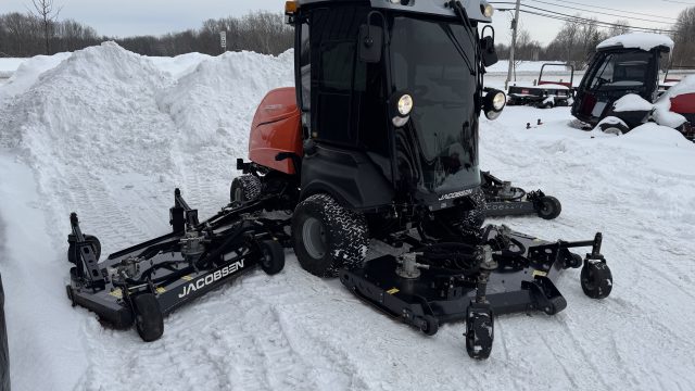 Jacobsen-HR800-Cab-Rotary-Mower-5.jpeg.50941c934240756b039cba541b40df0f.jpeg