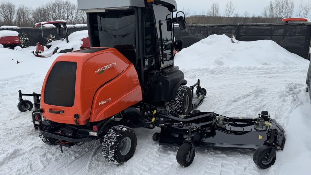 Jacobsen-HR800-Cab-Rotary-Mower-7.jpeg.9f02c906a4968acdd707be515aa236f3.jpeg