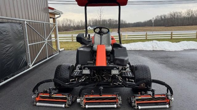 Jacobsen-LF-550-2×4-Fairway-Mower-1.jpeg.c55716ff5cab40c9f9c93bdd72c133be.jpeg