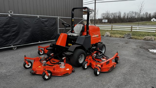 Jacobsen-R311T-Turbo-Diesel-Wide-Area-Rotary-Mower-3.jpg.9bc20e343af34e997bf6106795e3bf5a.jpg