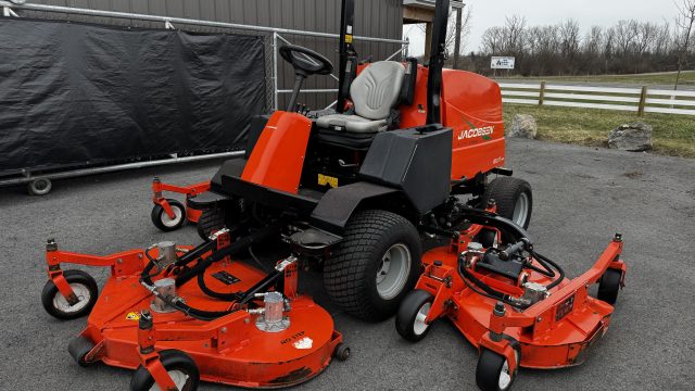 Jacobsen-R311T-Turbo-Diesel-Wide-Area-Rotary-Mower-5.jpg.f61c8244605637dc5ac39bbf0e65da61.jpg