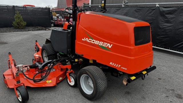 Jacobsen-R311T-Turbo-Diesel-Wide-Area-Rotary-Mower-7.jpg.10802ec2c20cdb6d6a395d1d93d35e75.jpg