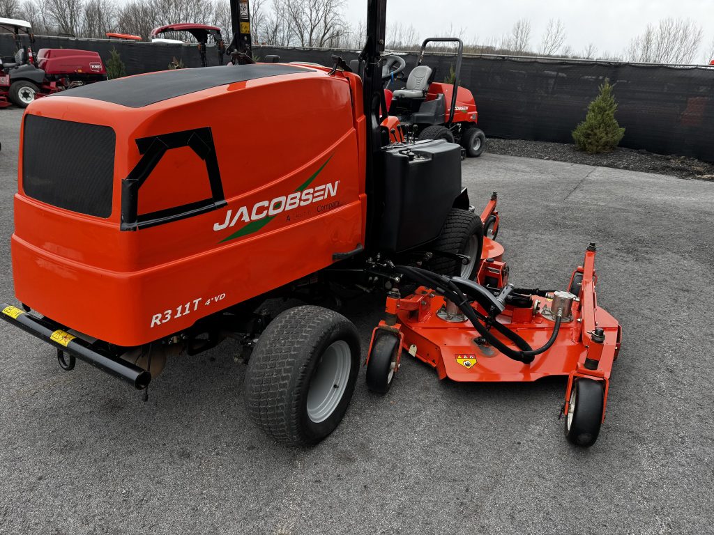 Jacobsen-R311T-Turbo-Diesel-Wide-Area-Rotary-Mower-9.jpg.d7d65c297e78f0edf383349f024a9e8c.jpg
