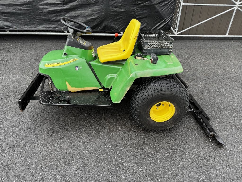 John-Deere-1200A-Bunker-Rake-3.jpg.200076cb0c2116cf106bb499987d1164.jpg