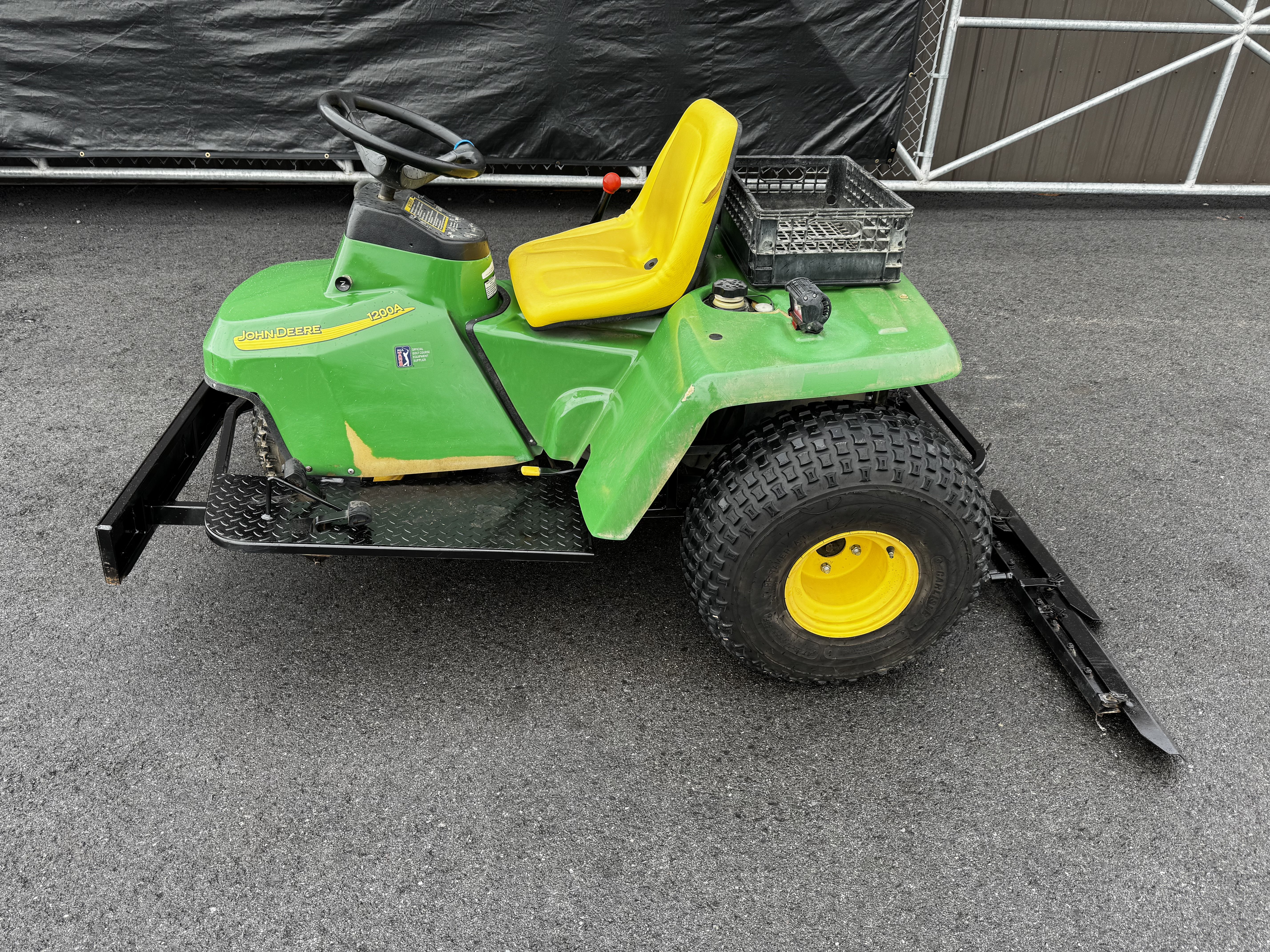 John-Deere-1200A-Bunker-Rake-3.jpg.200076cb0c2116cf106bb499987d1164.jpg