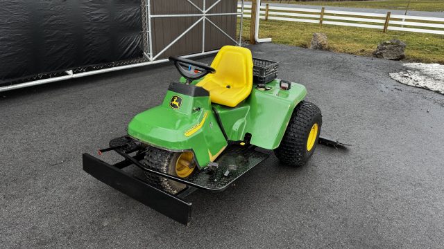 John-Deere-1200A-Bunker-Rake-5.jpg.63b317bf43fdee9411eda48e83d5daf3.jpg