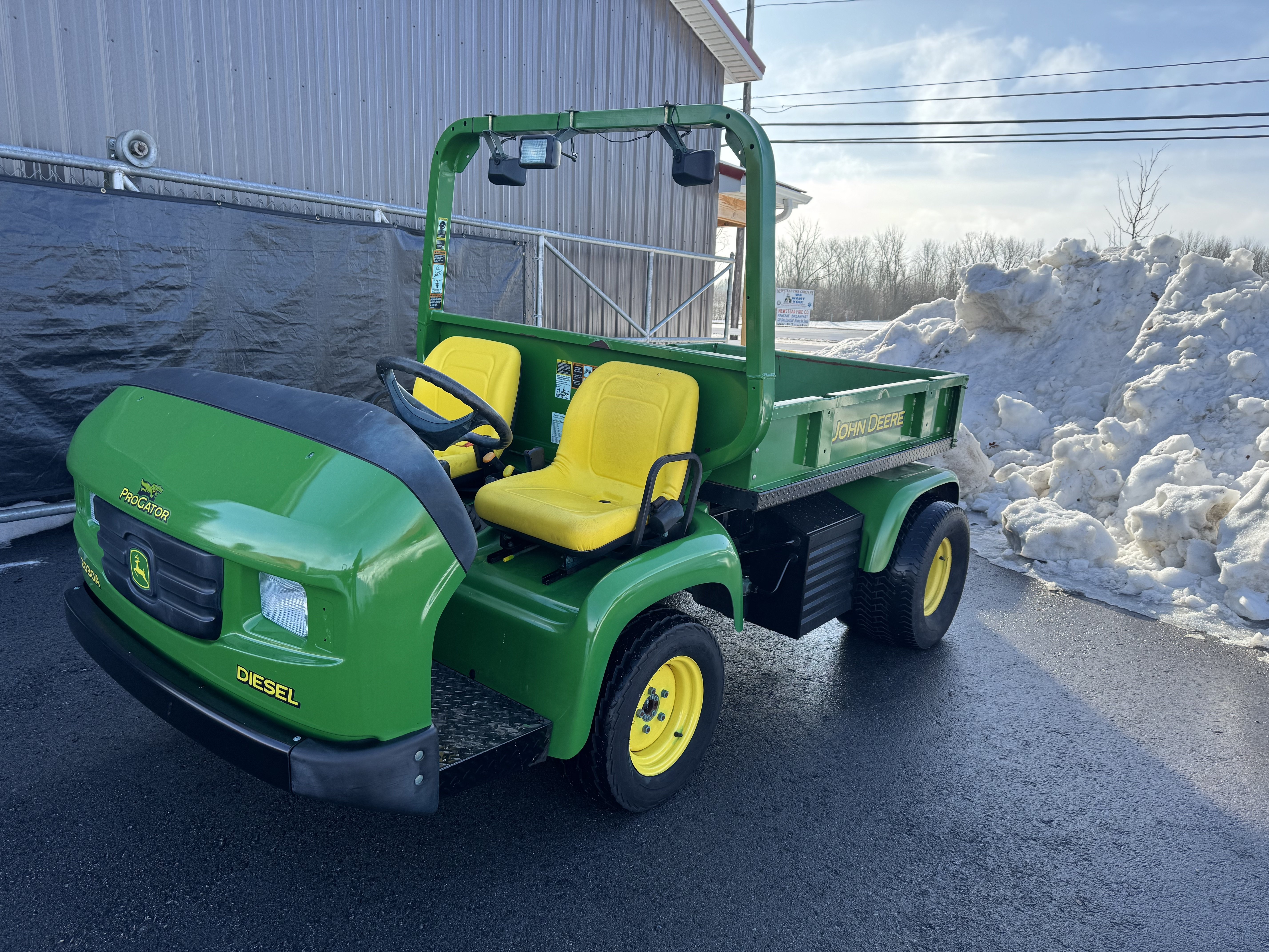 John-Deere-2020D-utility-cart-3.jpeg.592fc71238e1cc3ef9e1cc39ef7ae5d2.jpeg