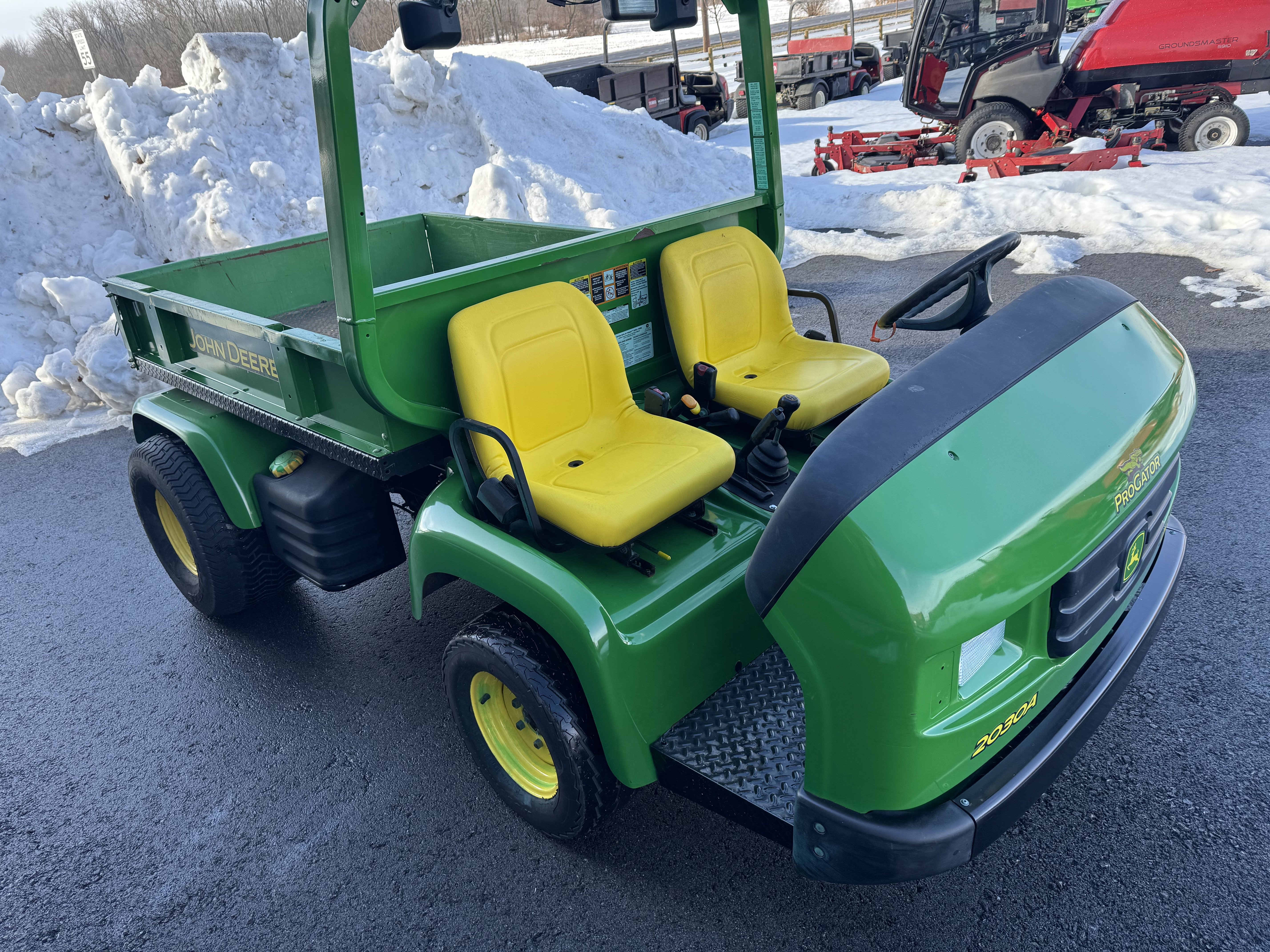 John-Deere-2020D-utility-cart-6.jpeg.343ef371f890e4d5e81a547a4b7879d3.jpeg