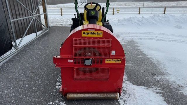 John-Deere-580-riding-mower-with-agri-metal-2500-blower-1.jpeg.74f4134f0093ca03946e6feaef6d5726.jpeg