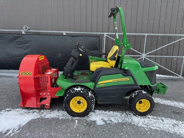John-Deere-580-riding-mower-with-agri-metal-2500-blower-3.jpeg.0b115f8568e9bf64011d98e301cf2f63.jpeg