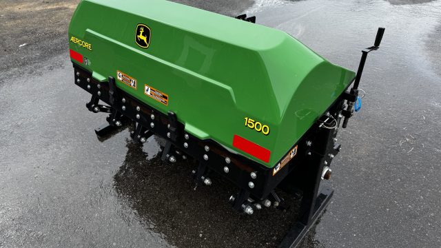 John-Deere-Aercore-1500-4.jpg.865b9d19f71a402090a33c233ce15f22.jpg