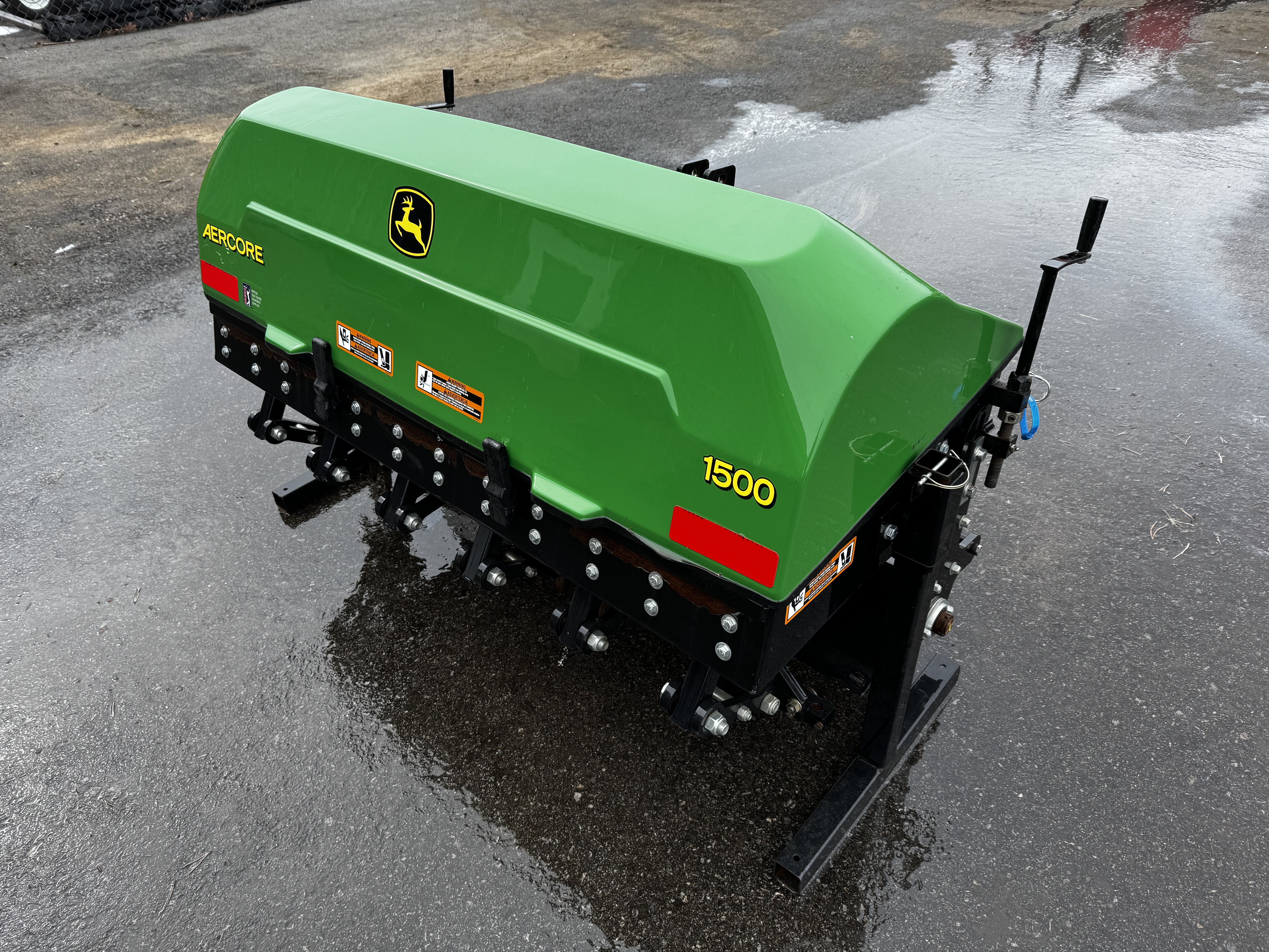 John-Deere-Aercore-1500-4.jpg.865b9d19f71a402090a33c233ce15f22.jpg