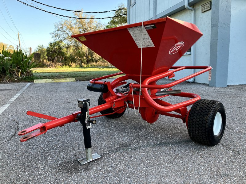 Lely_WFR_Used_Fertilizer_Spreader_700L-007(2).jpg.1ea3768dfad9bbcad1bf8ae40a5abbd6.jpg