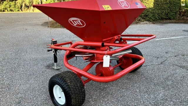 Lely_WFR_Used_Fertilizer_Spreader_700L-007(4).jpg.4fc44b4db913f6206de159db0c04af2b.jpg