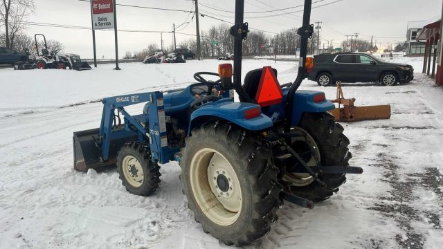 NewHolland.jpg.6b8aca50979493ef06754bc22d36faa4.jpg
