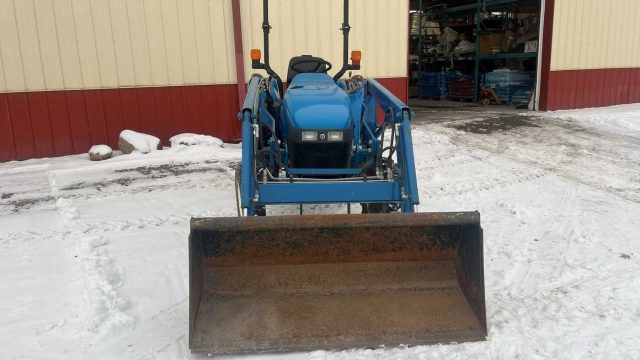 NewHolland4.jpg.fbb7b91f941a7516668f55545b78204b.jpg