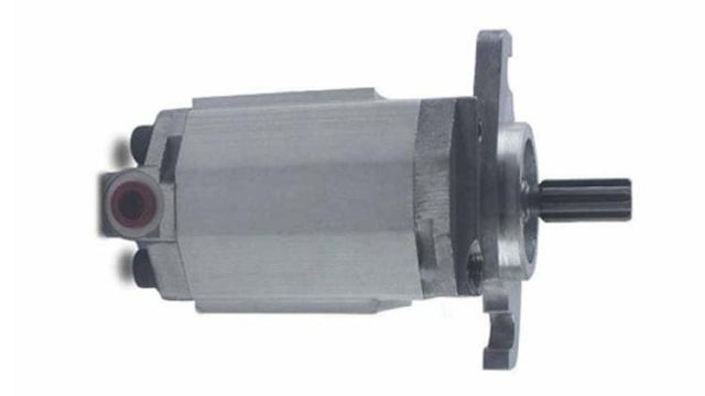 NewHydraulicReelMotor-ReplacesToro93-1375.jpg.9ba0f62c54c4321c140388e947739ae3.jpg