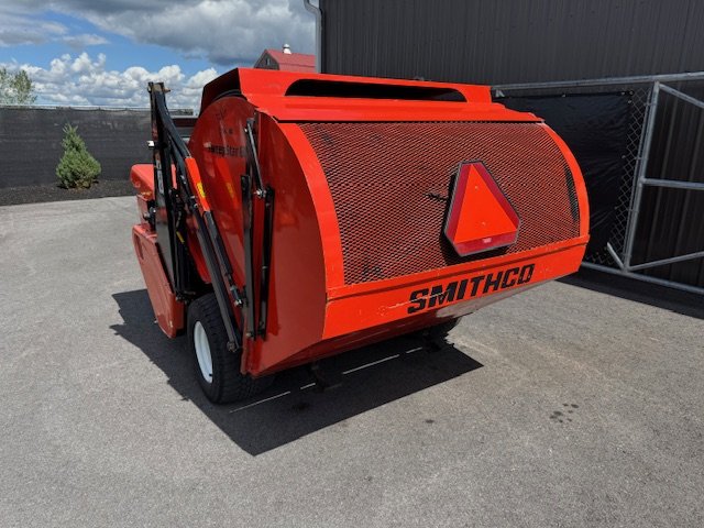 Smithco-Sweepstar-60-Sweeper-2.jpg.9996b5c70070c76af0344c5ab6d6a8fe.jpg