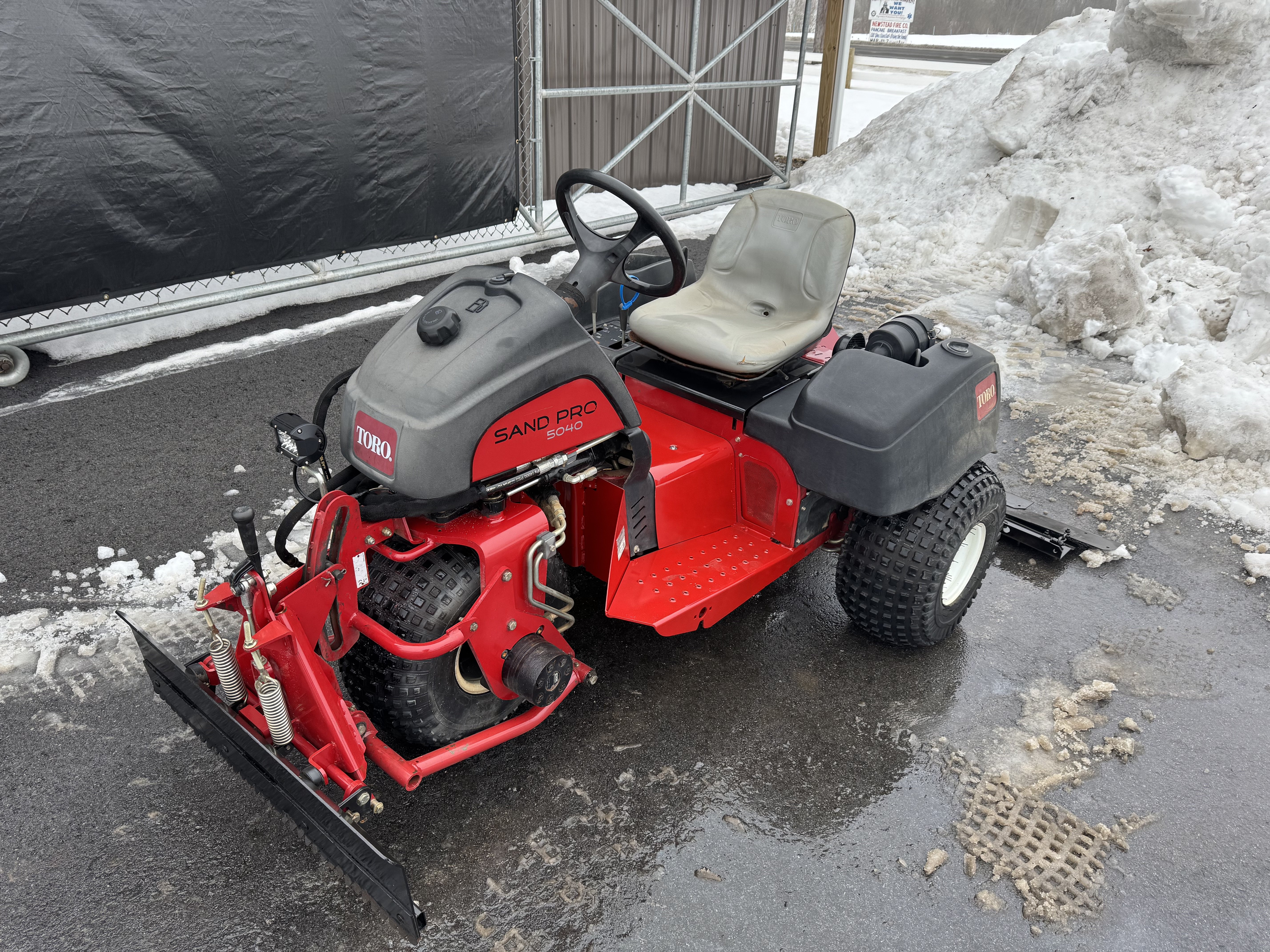 Toro-5040-3×3-Bunker-Rake-3.jpeg.521c3aae89420c7c9ab4649b202a2bbc.jpeg
