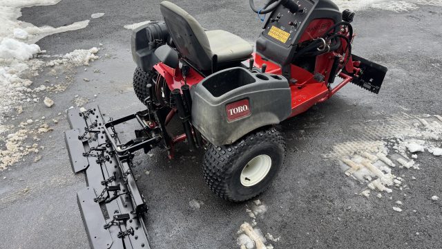 Toro-5040-3×3-Bunker-Rake-4.jpeg.0a14b72a838313437edd3049de5d09bb.jpeg