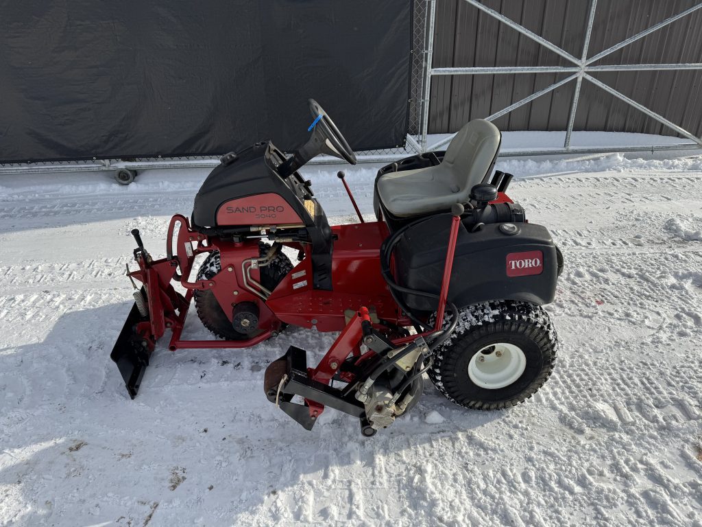 Toro-5040-SandPro-Bunker-Rake-4.jpeg.6fd5f481b914dea880608e53884beed8.jpeg