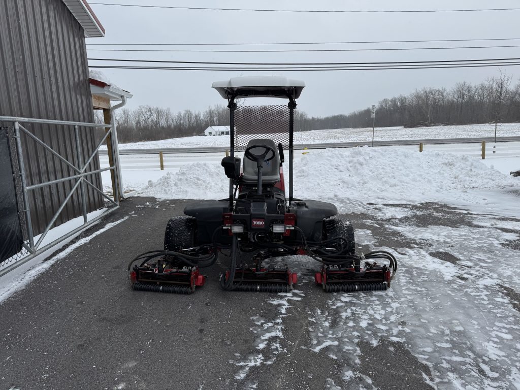 Toro-5210-Reelmaster-2×4-Fairway-Mower-3.jpeg.41dffe585818f50424aa86c50e96b871.jpeg