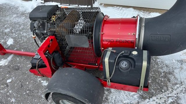 Toro-Blower-2.jpeg.bb74efc39b060699d437fc5e7f0f7266.jpeg