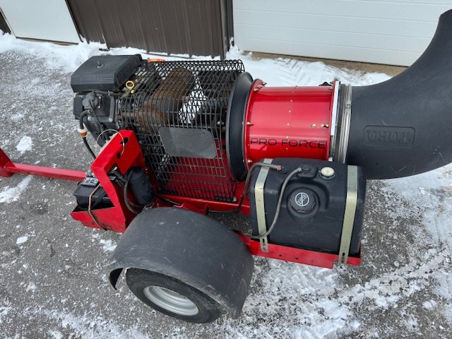 Toro-Blower-2.jpeg.bb74efc39b060699d437fc5e7f0f7266.jpeg