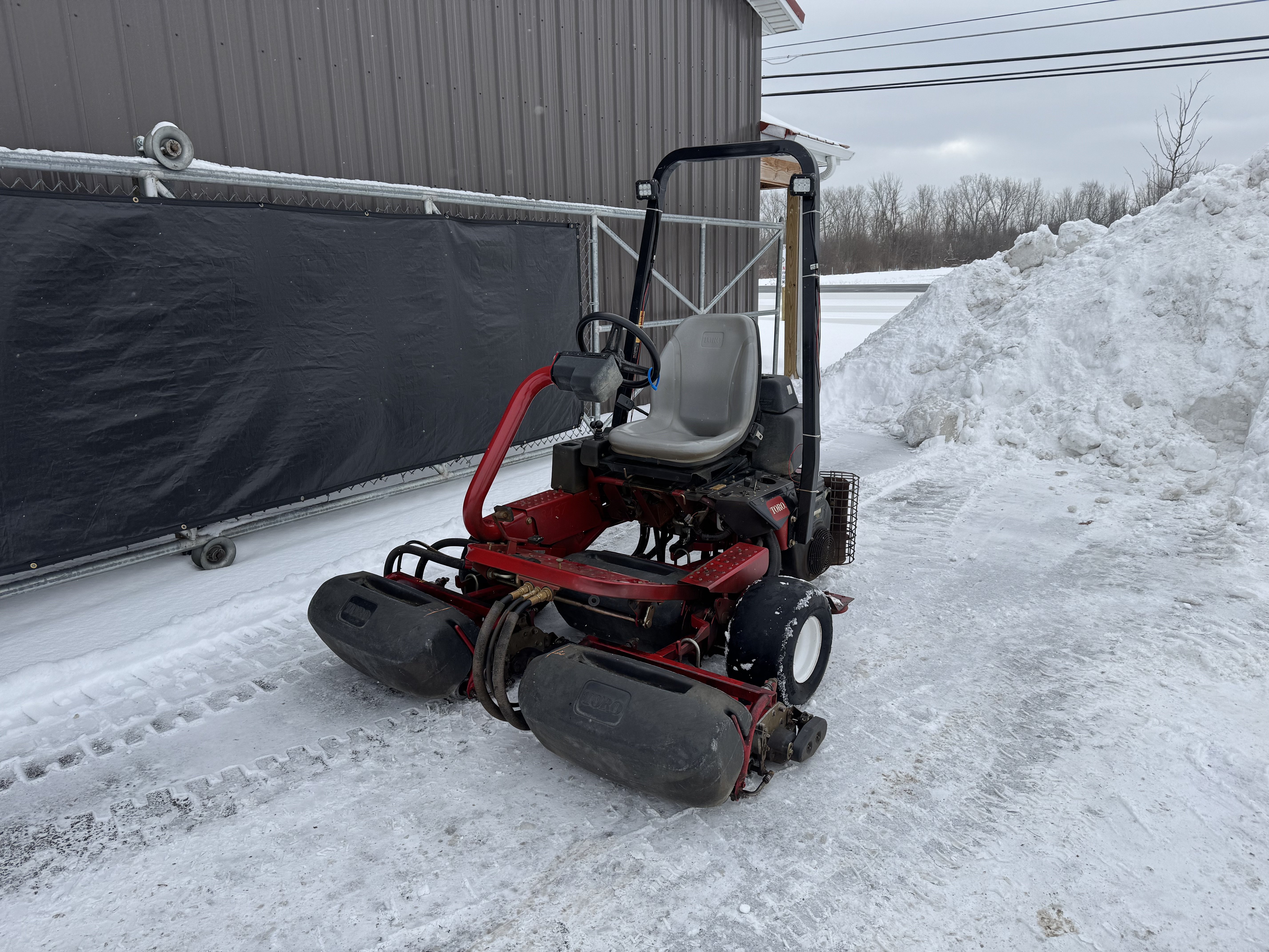 Toro-Greensmaster-3150-3×3-Greens-Mower-1.jpeg.7049ffcce85b33ac1efaa3fc3d90dec2.jpeg