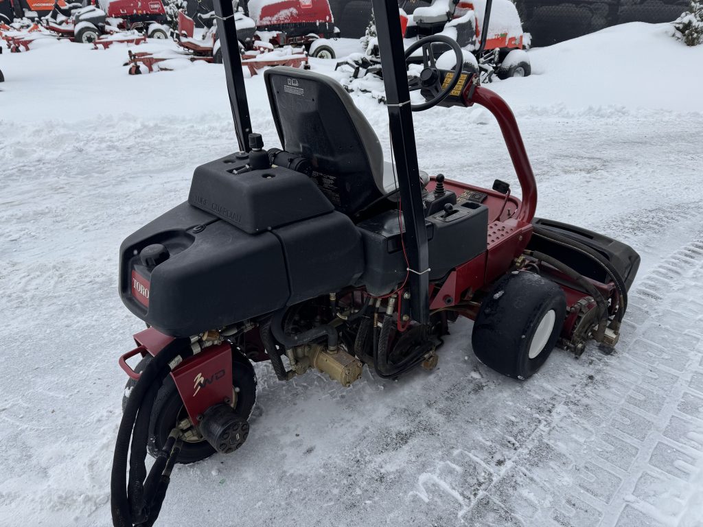 Toro-Greensmaster-3150-3×3-Greens-Mower-2.jpeg.87eb527c2864e8f20cb9b24c78adee03.jpeg