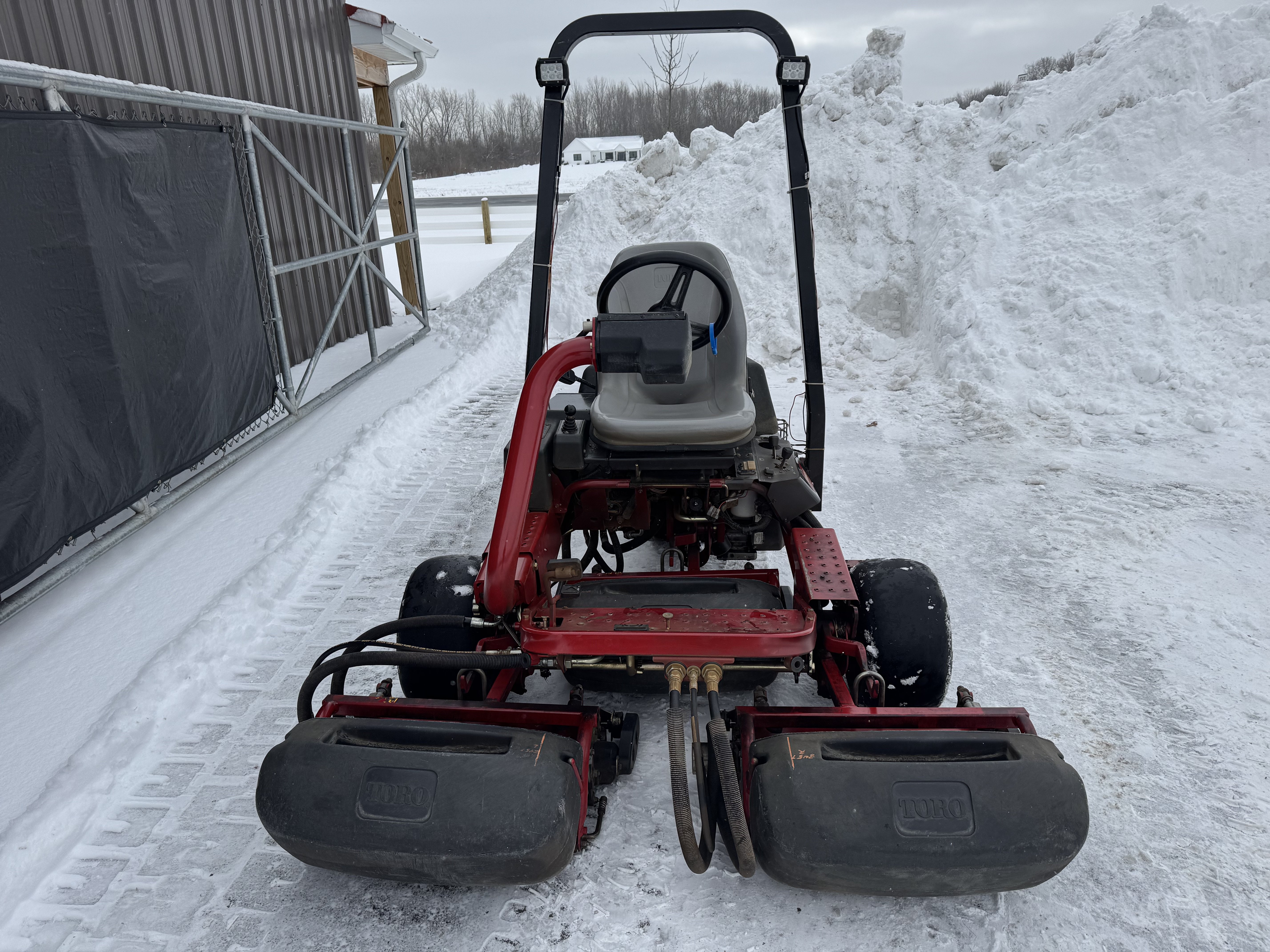Toro-Greensmaster-3150-3×3-Greens-Mower-3.jpeg.4e6ba3a1ae2841686d948c1fcbbf096a.jpeg
