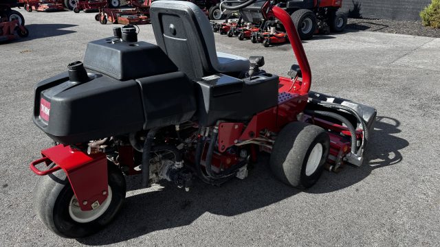 Toro-Greensmaster-3150-Greensmower-3.jpg.0b9233bccc019806e323a5d10f79d51d.jpg