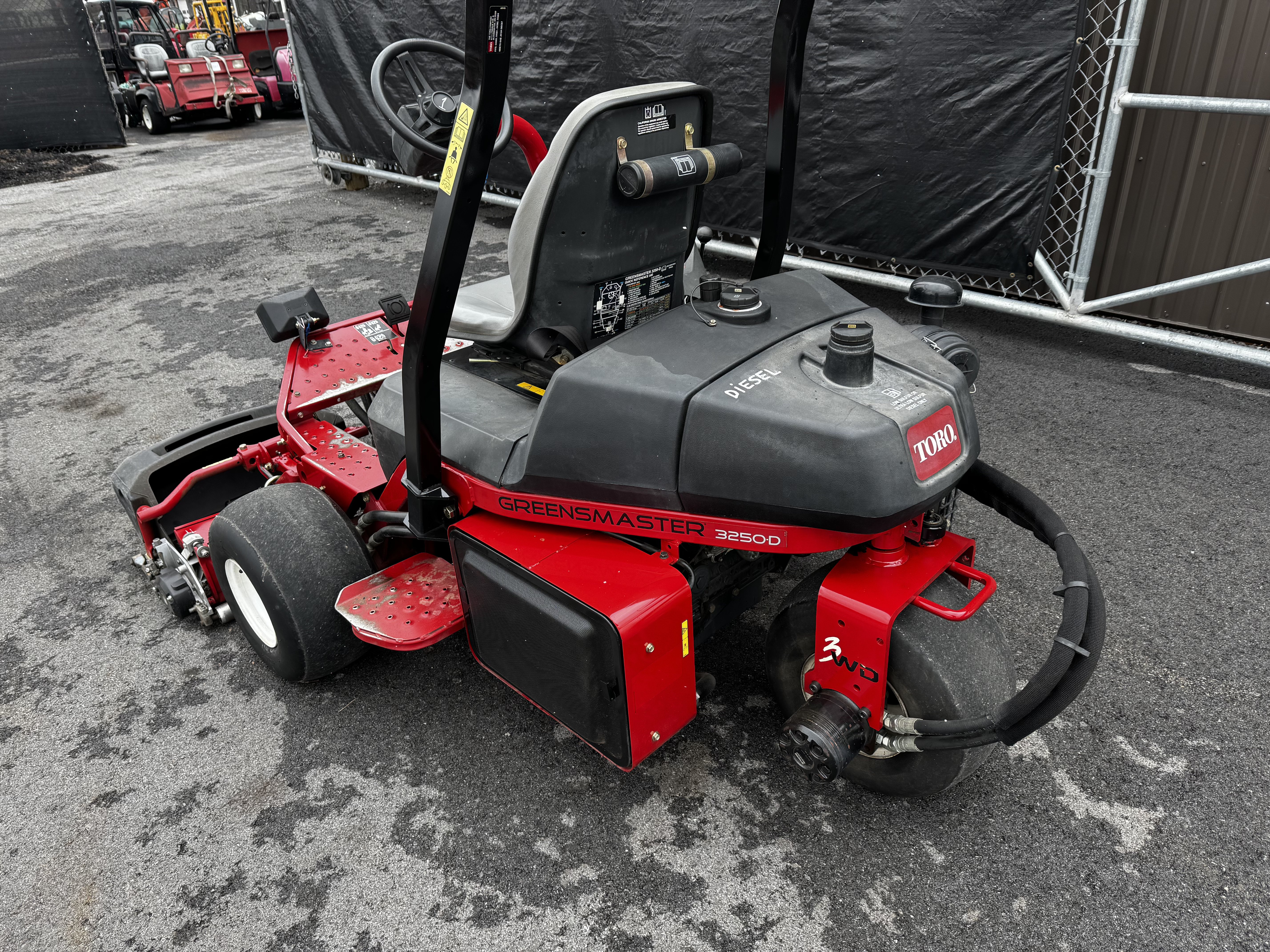 Toro-Greensmaster-3250-Diesel-3WD-Greens-mower-4.jpg.803e5e04220c821aa4ee47acd988a6fe.jpg
