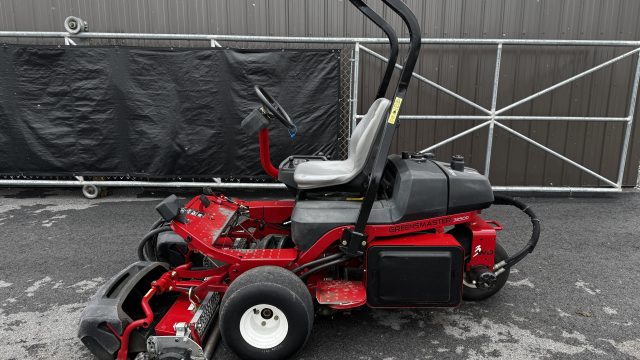 Toro-Greensmaster-3250-Diesel-3WD-Greens-mower-5.jpg.8f8109a0740a80d959a6cfe1ed2a0b87.jpg
