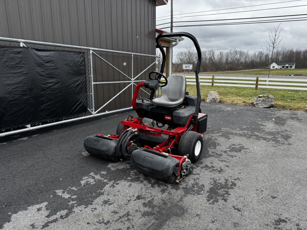 Toro-Greensmaster-3250-Diesel-3WD-Greens-mower-7.jpg.e451a184f10371eaceb6cbbaaa63fd97.jpg
