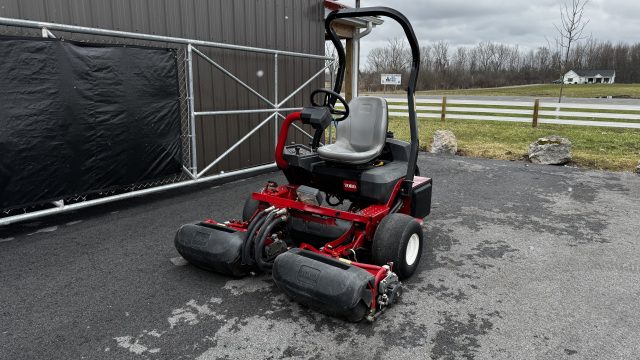 Toro-Greensmaster-3250-Diesel-3WD-Greens-mower-7.jpg.e451a184f10371eaceb6cbbaaa63fd97.jpg