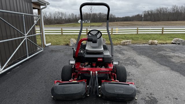 Toro-Greensmaster-3250-Diesel-Greens-Mower-6.jpg.aca6a033604dbd42943a3bbd48fb2a8c.jpg