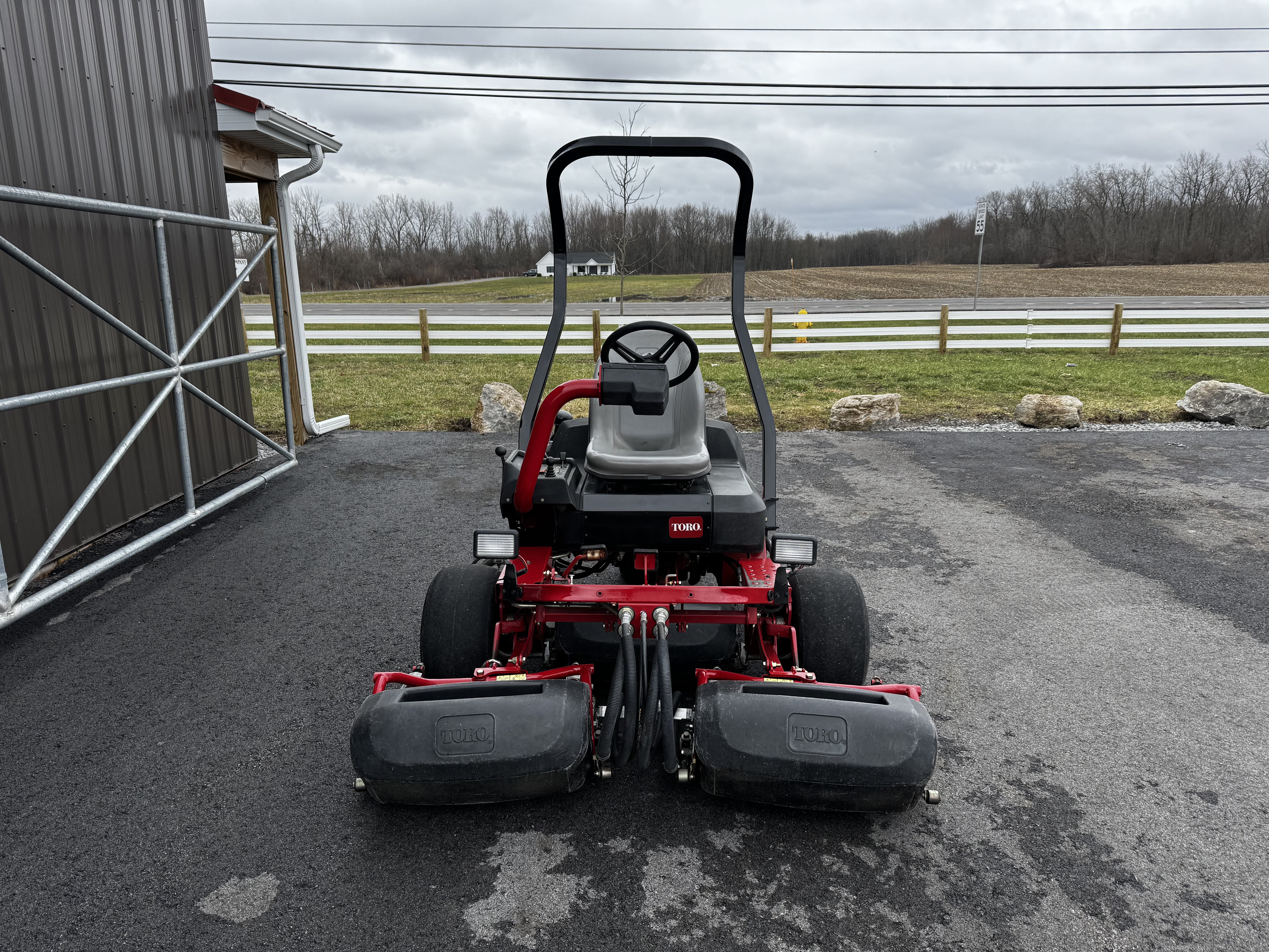Toro-Greensmaster-3250-Diesel-Greens-Mower-6.jpg.aca6a033604dbd42943a3bbd48fb2a8c.jpg