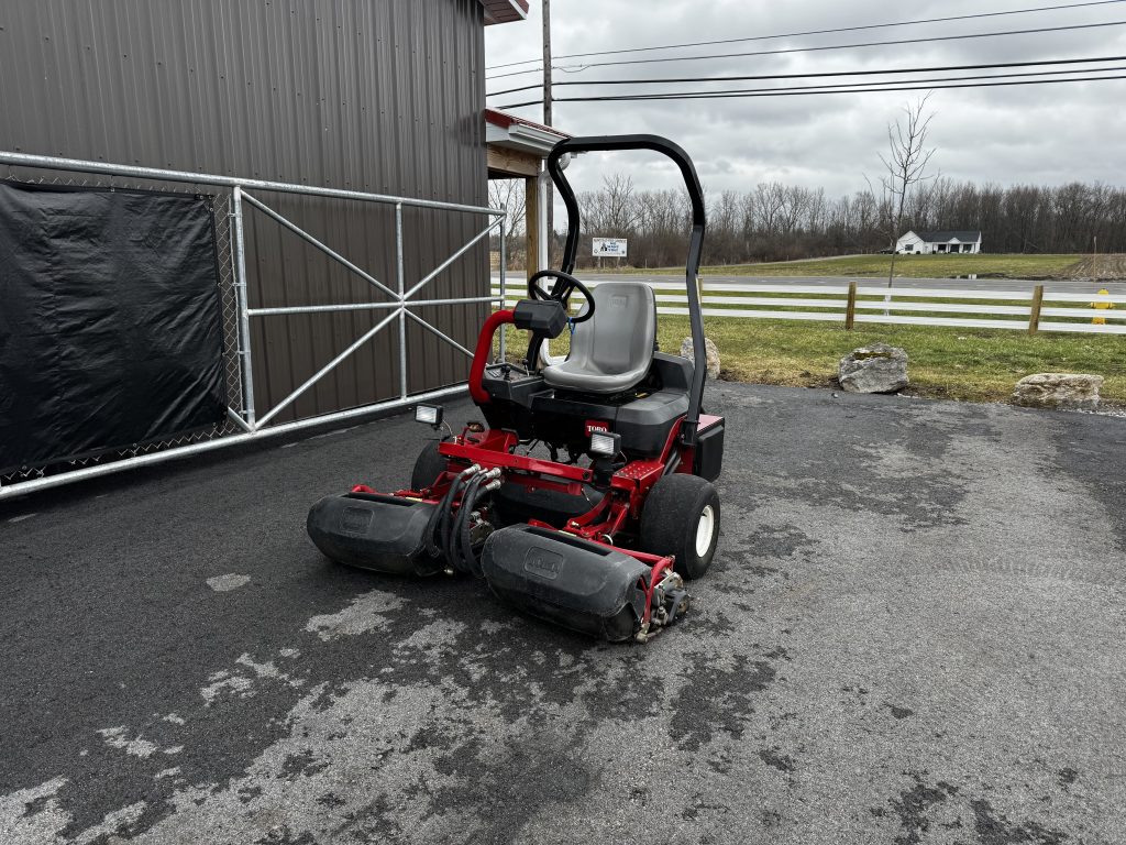 Toro-Greensmaster-3250-Diesel-Greens-Mower-7.jpg.75570cd7a3503bdd6f2508a2eb027744.jpg