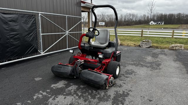Toro-Greensmaster-3250-Diesel-Greens-Mower-7.jpg.75570cd7a3503bdd6f2508a2eb027744.jpg