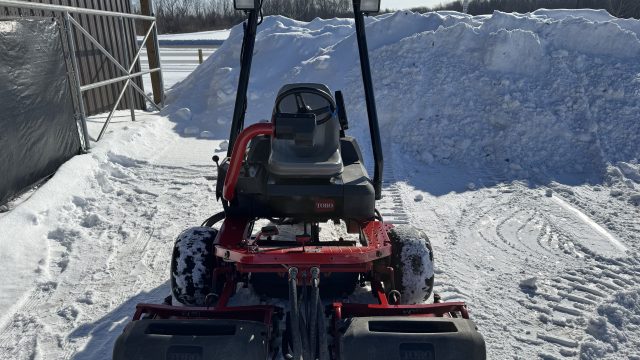 Toro-Greensmaster-3250D-3×3-Diesel-Engine-Greens-Mower-2.jpeg.f9cbe479ee9d3cb8a86d695bf1ab7047.jpeg