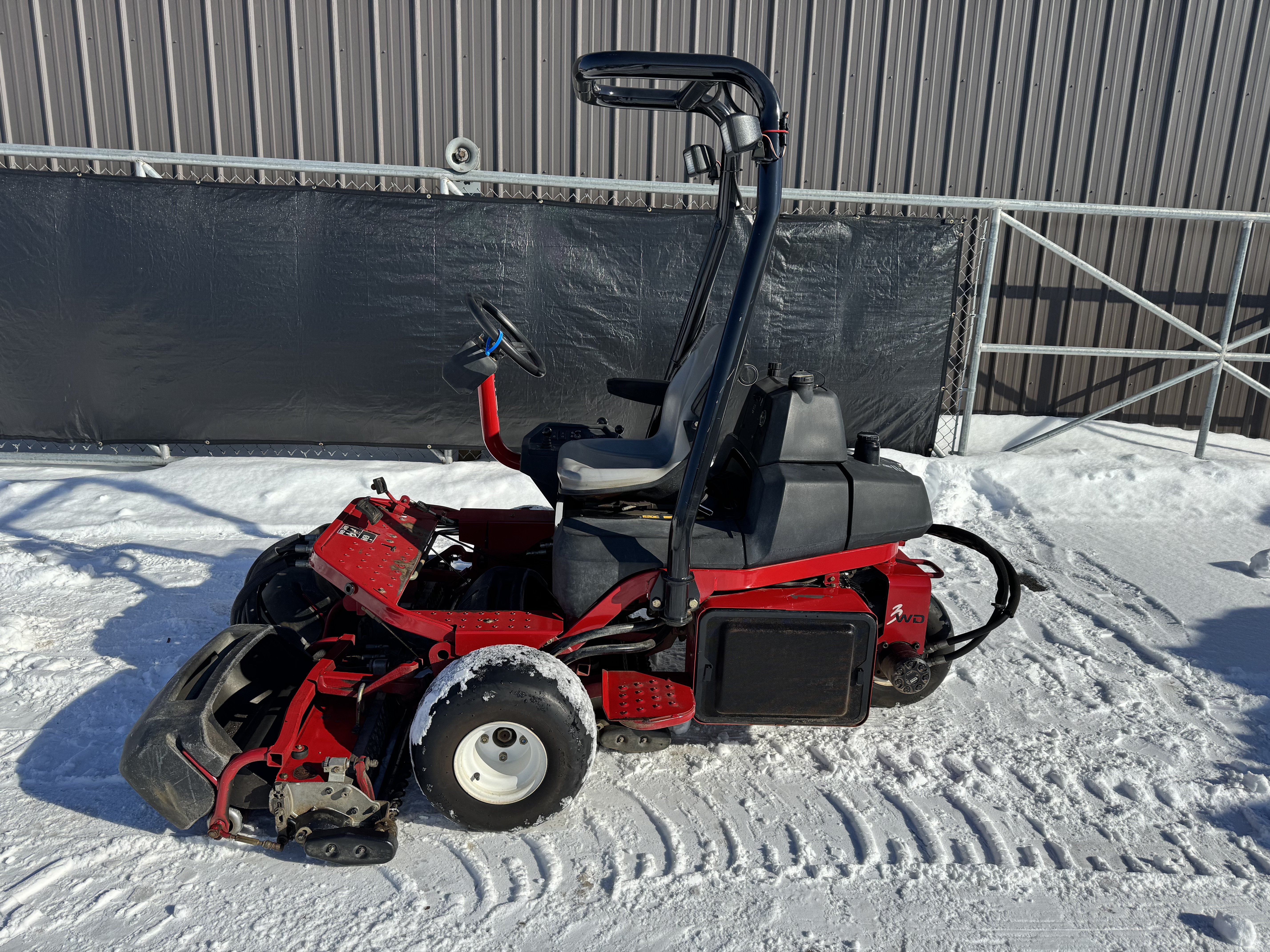 Toro-Greensmaster-3250D-3×3-Diesel-Engine-Greens-Mower-3.jpeg.4cef7ba182f5aa04c1deb4e620b6a853.jpeg